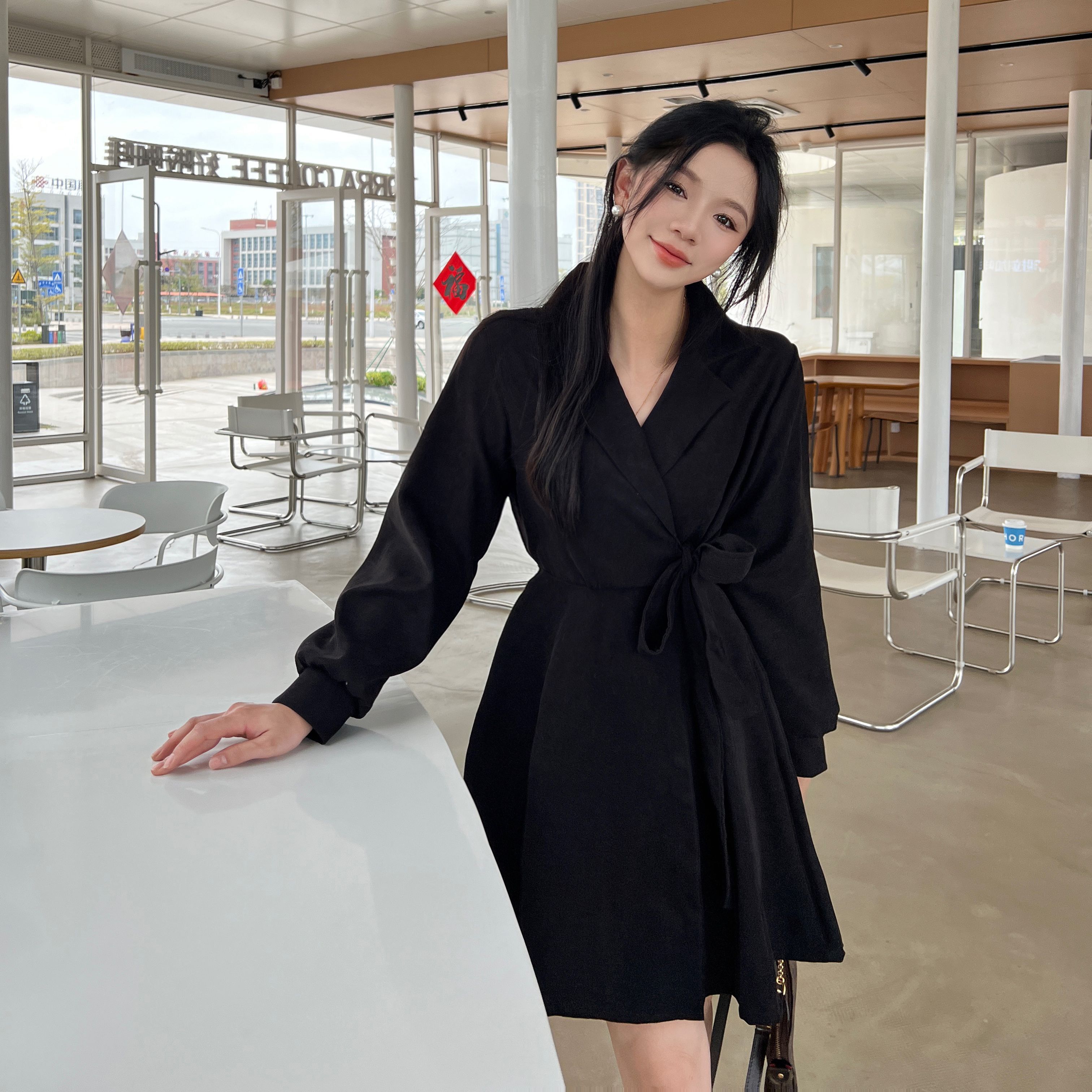 法式赫本风灯芯绒黑色长袖西装连衣裙秋冬高级感小众收腰短裙