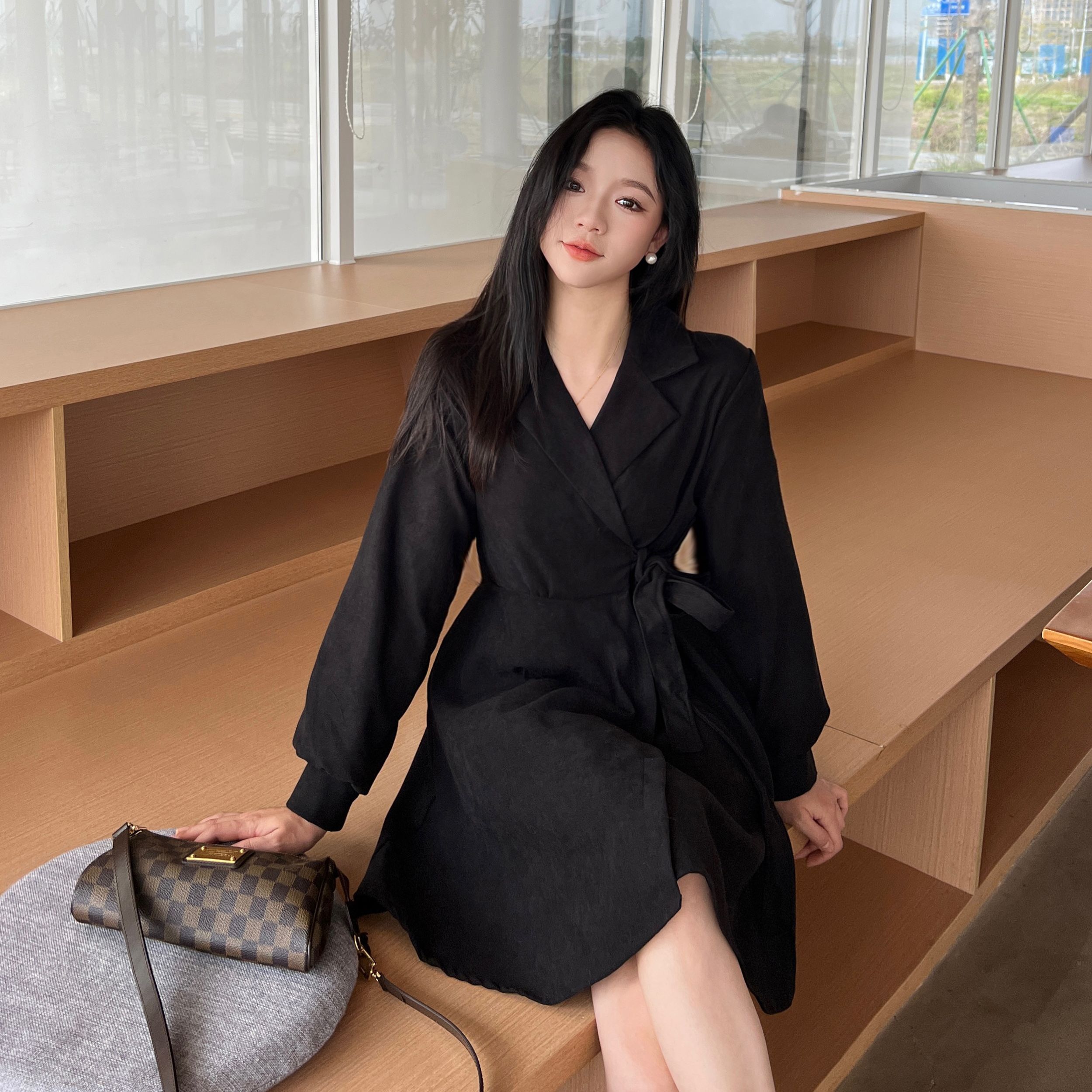 法式赫本风灯芯绒黑色长袖西装连衣裙秋冬高级感小众收腰短裙