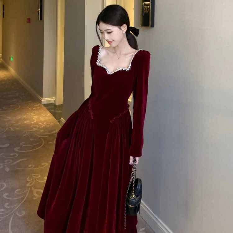 大码法式复古丝绒连衣裙女秋冬胖mm收腰显瘦设计感气质名媛小黑