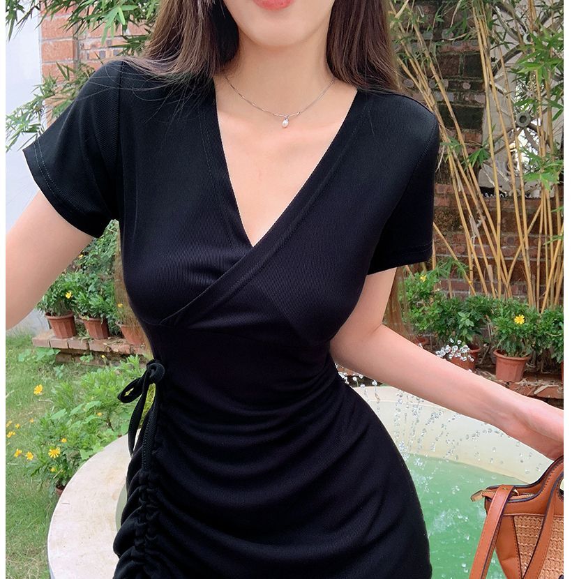 实拍 小黑裙2025夏季新款修身收腰抽绳褶皱鱼尾连衣裙设计感