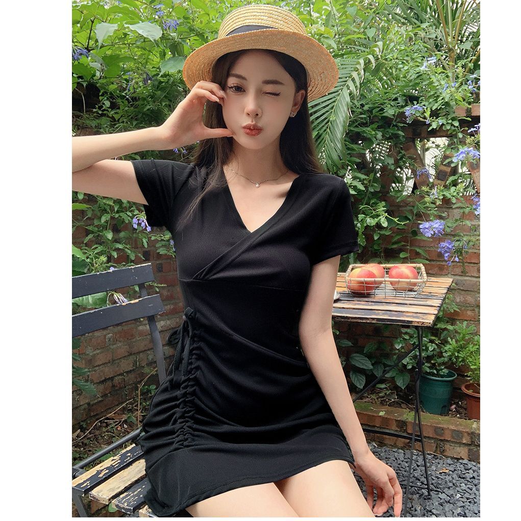 实拍 小黑裙2025夏季新款修身收腰抽绳褶皱鱼尾连衣裙设计感