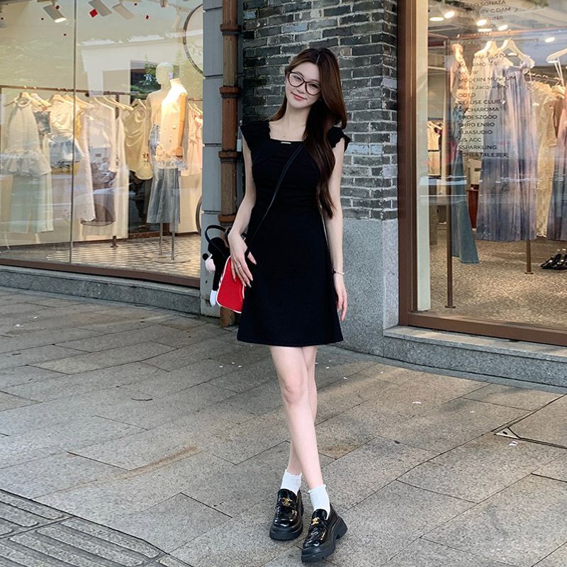实拍 黑色收腰显瘦方领连衣裙女新款夏季法式赫本风气质a字短裙