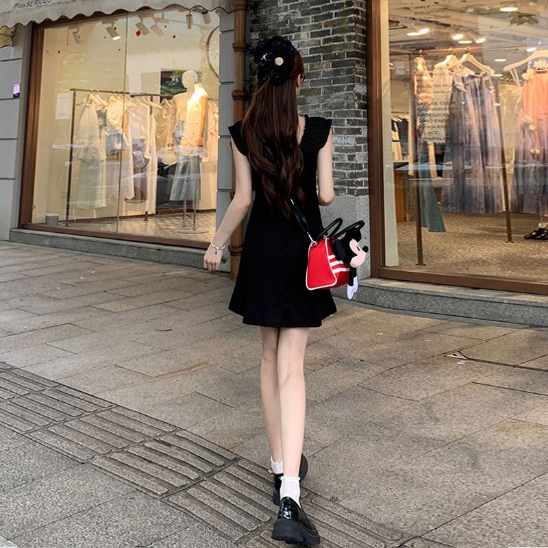 实拍 黑色收腰显瘦方领连衣裙女新款夏季法式赫本风气质a字短裙