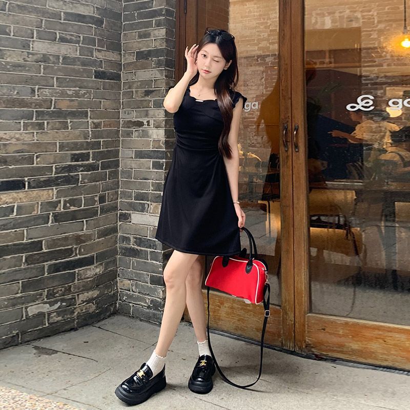 实拍 黑色收腰显瘦方领连衣裙女新款夏季法式赫本风气质a字短裙