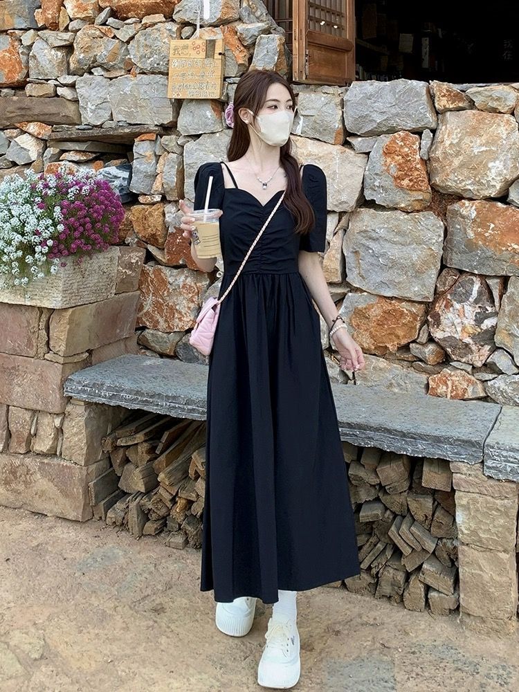 洋气炸街黑色方领泡泡袖连衣裙女夏2025新款法式茶歇小黑裙赫