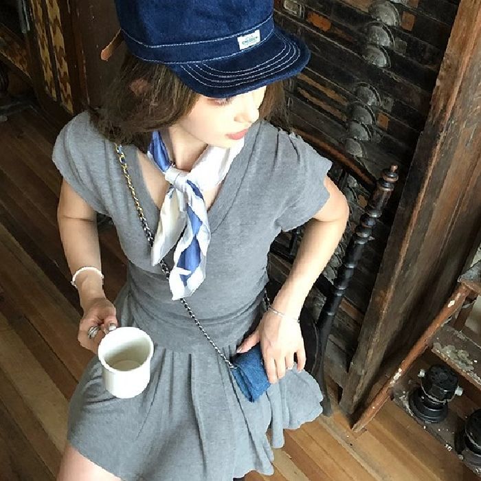 2025新款夏季韩系纯欲v领修身短袖T恤女夏季休闲半身裙学生