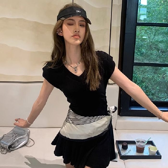 2025新款夏季韩系纯欲v领修身短袖T恤女夏季休闲半身裙学生