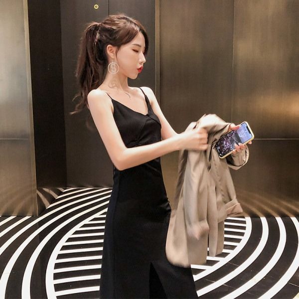 性感V领吊带连衣裙女长款2025秋冬新款显瘦气质打底裙内搭小