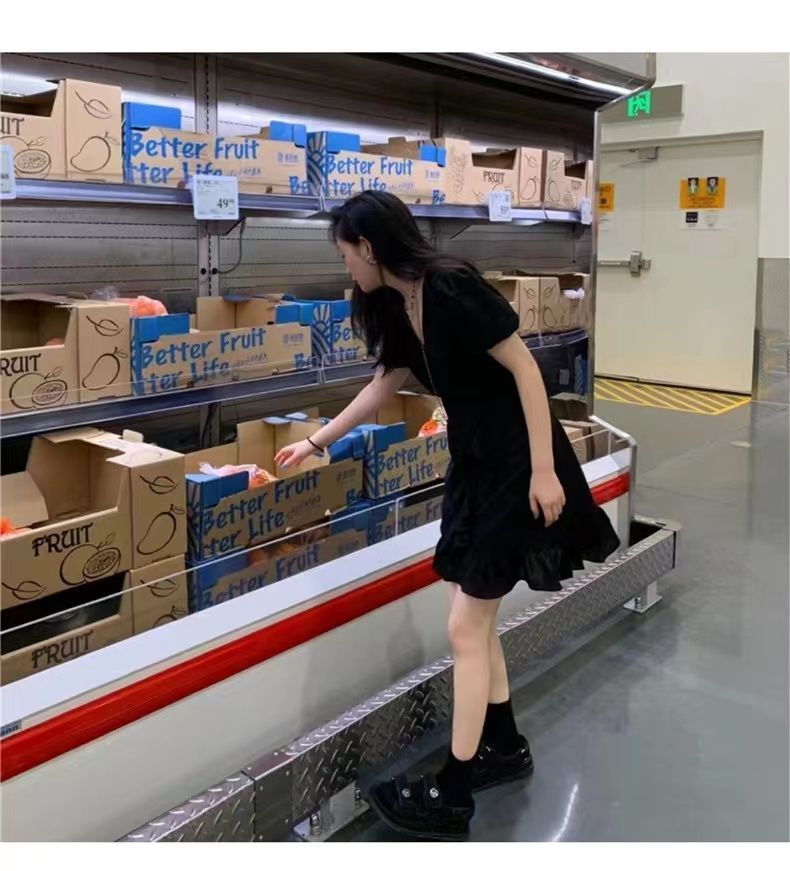 高评分 黑色泡泡袖气质连衣裙2025新款法式短款小黑裙收腰显