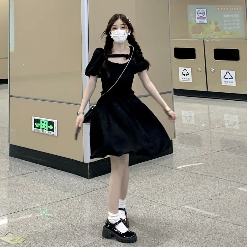 法式小黑裙宫廷风设计感夏季2025新款收腰显瘦蝴蝶结短袖连衣