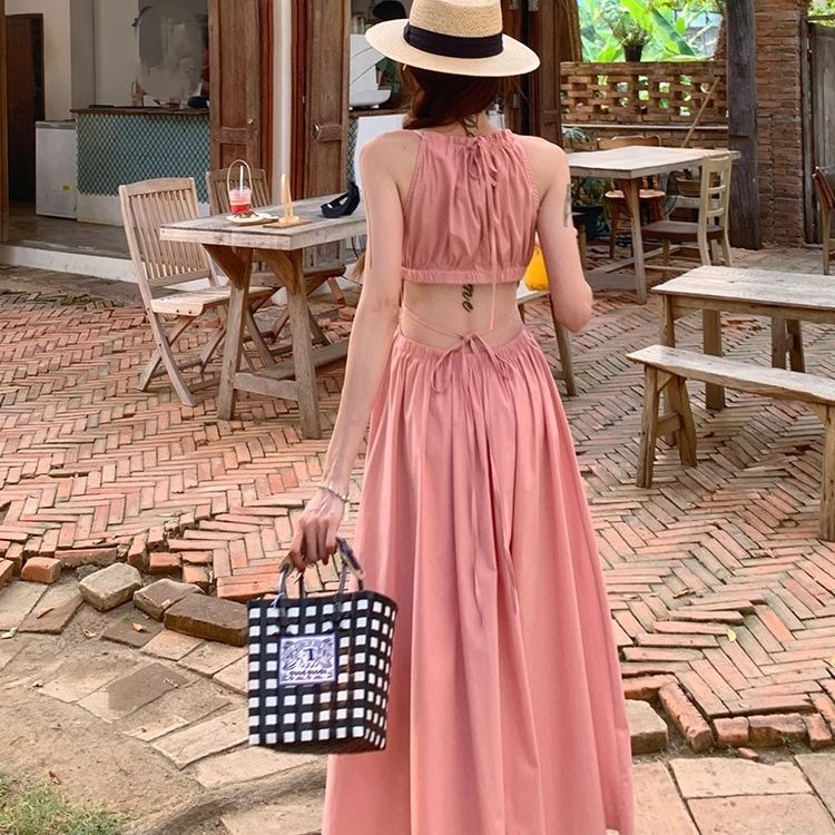 2025新款夏季粉色挂脖连衣裙女夏露腰显瘦温柔风气质别致减龄