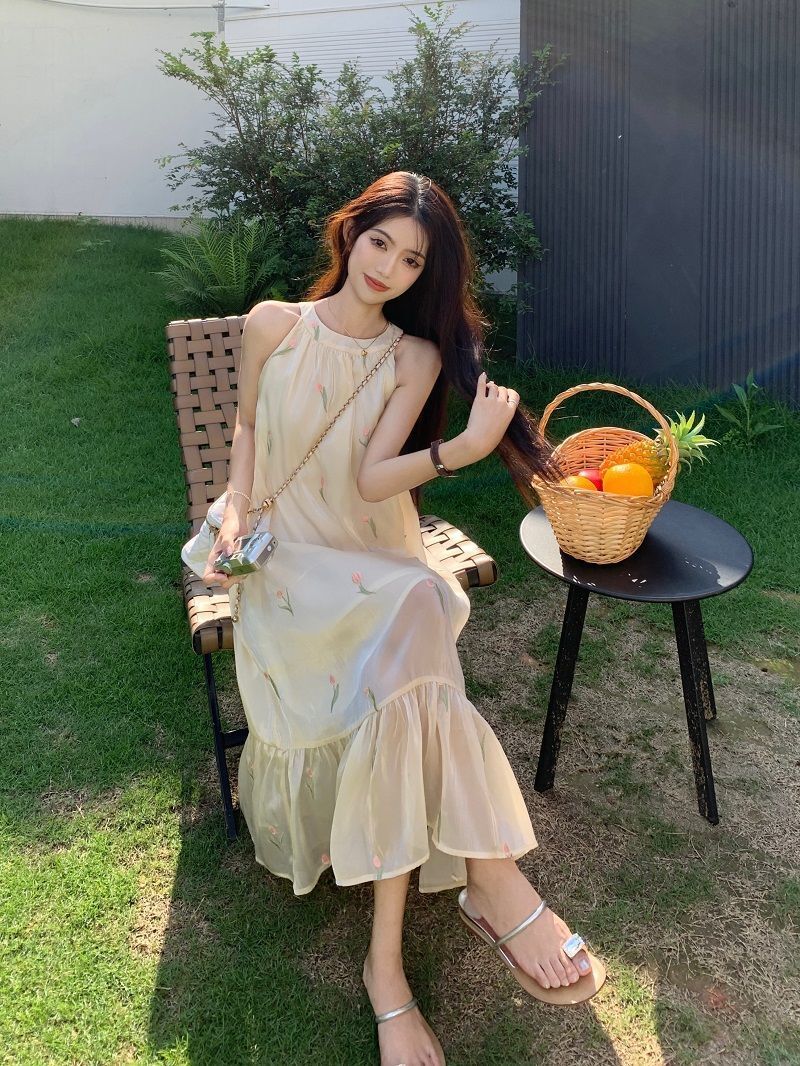 法式优雅挂脖连衣裙女夏季新款复古宽松碎花印花气质中长裙子ch