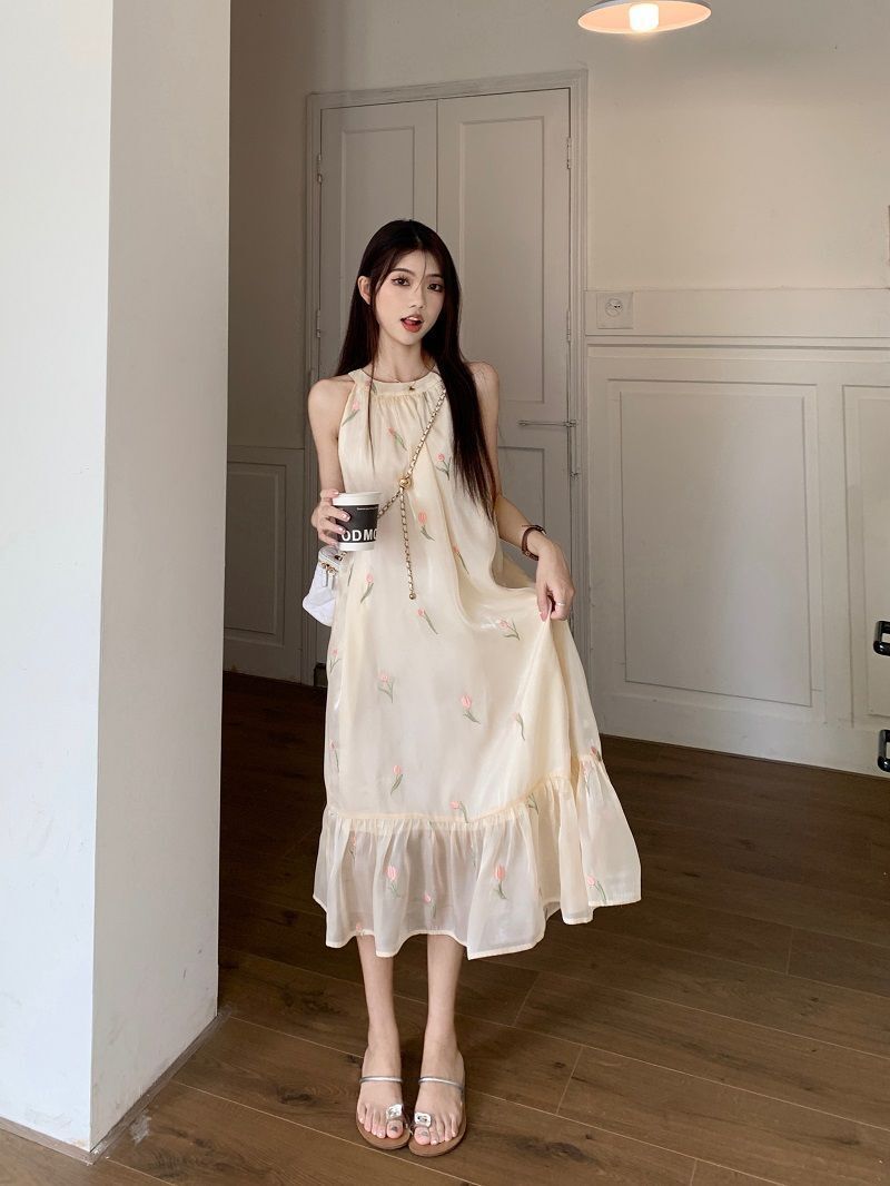 法式优雅挂脖连衣裙女夏季新款复古宽松碎花印花气质中长裙子ch