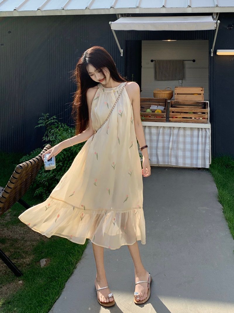 法式优雅挂脖连衣裙女夏季新款复古宽松碎花印花气质中长裙子ch