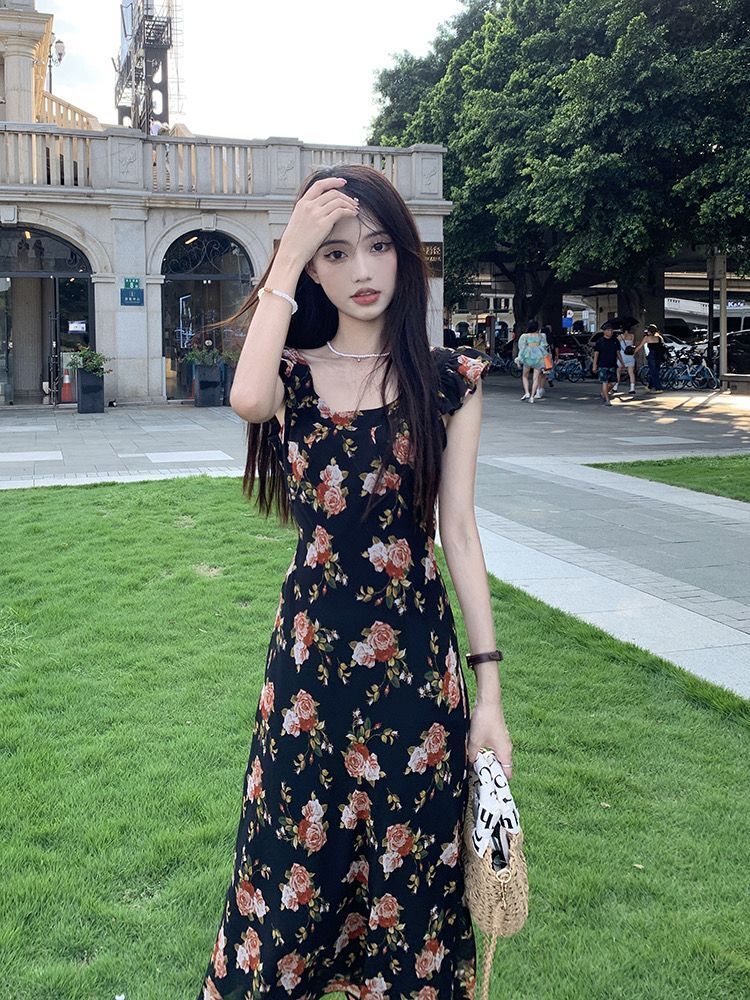 法式复古碎花连衣裙女夏季2025新款飞飞袖设计感收腰显瘦A字