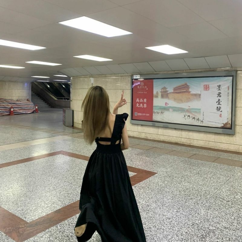 小飞袖连衣裙女夏季新款高级感辣妹气质长裙2025夏季性感黑色