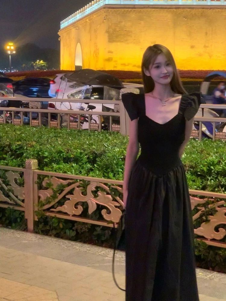 小飞袖连衣裙女夏季新款高级感辣妹气质长裙2025夏季性感黑色