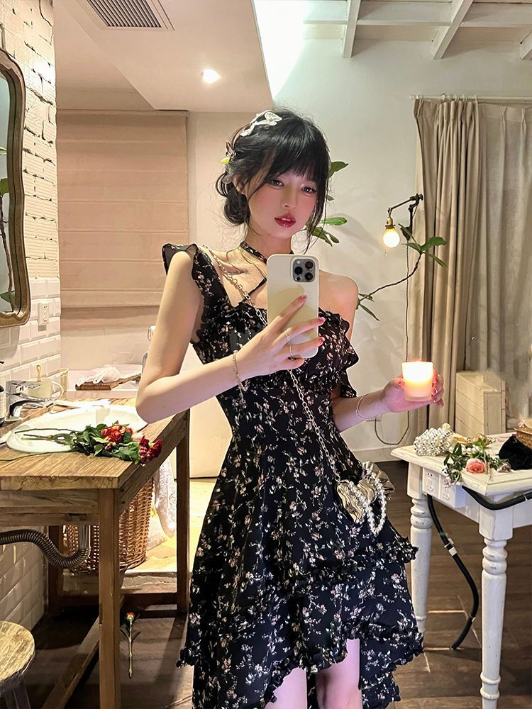 2025新款夏季碎花吊带裙新款方领收腰显瘦不规则设计感连衣裙