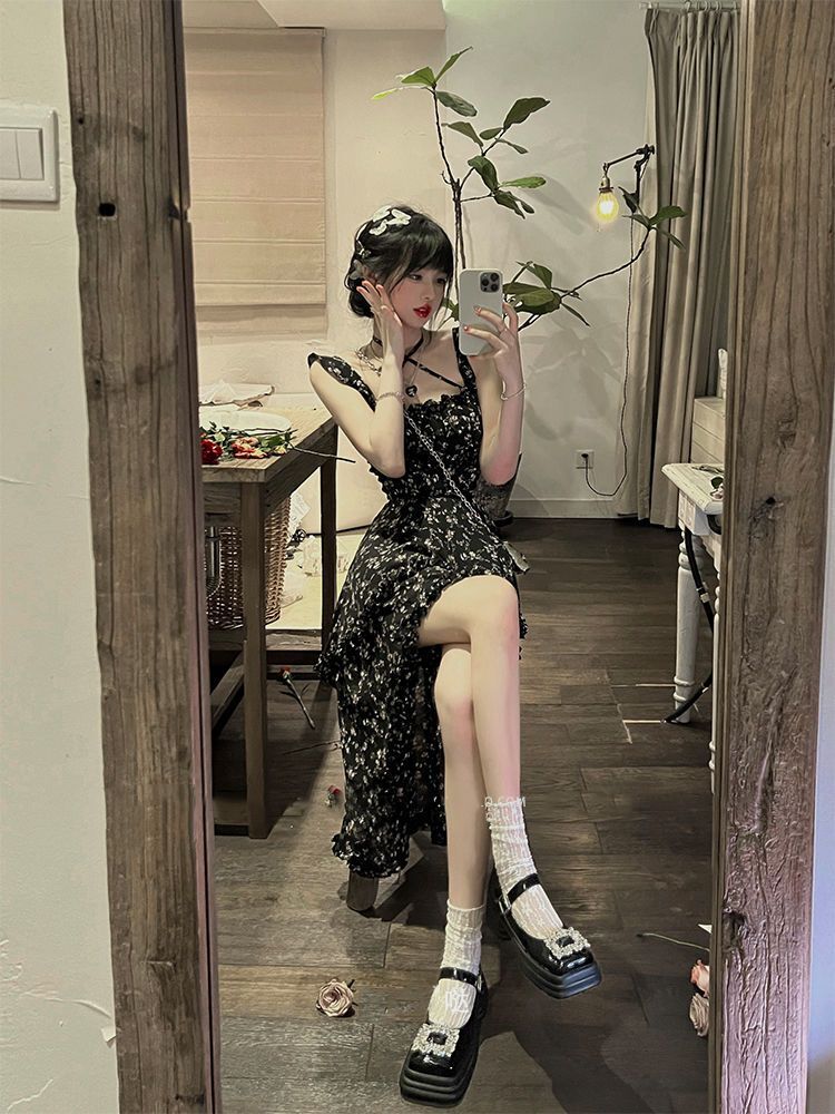 2025新款夏季碎花吊带裙新款方领收腰显瘦不规则设计感连衣裙