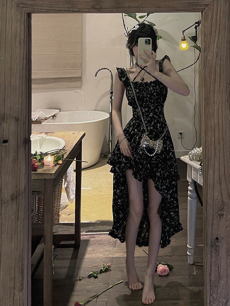 2025新款夏季碎花吊带裙新款方领收腰显瘦不规则设计感连衣裙