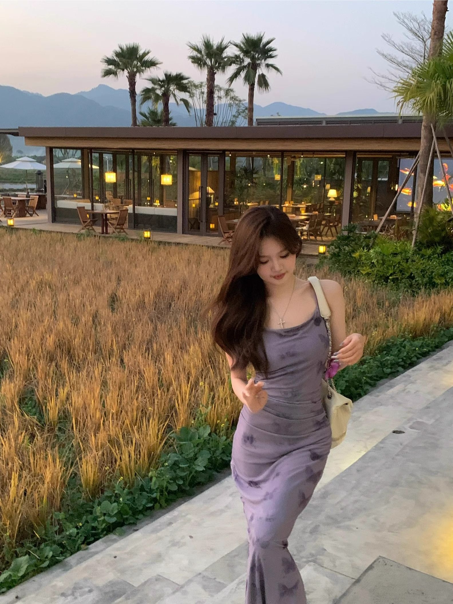 2025新款夏季新复古性感弹力网纱印花抽褶吊带连衣裙包臀沙滩