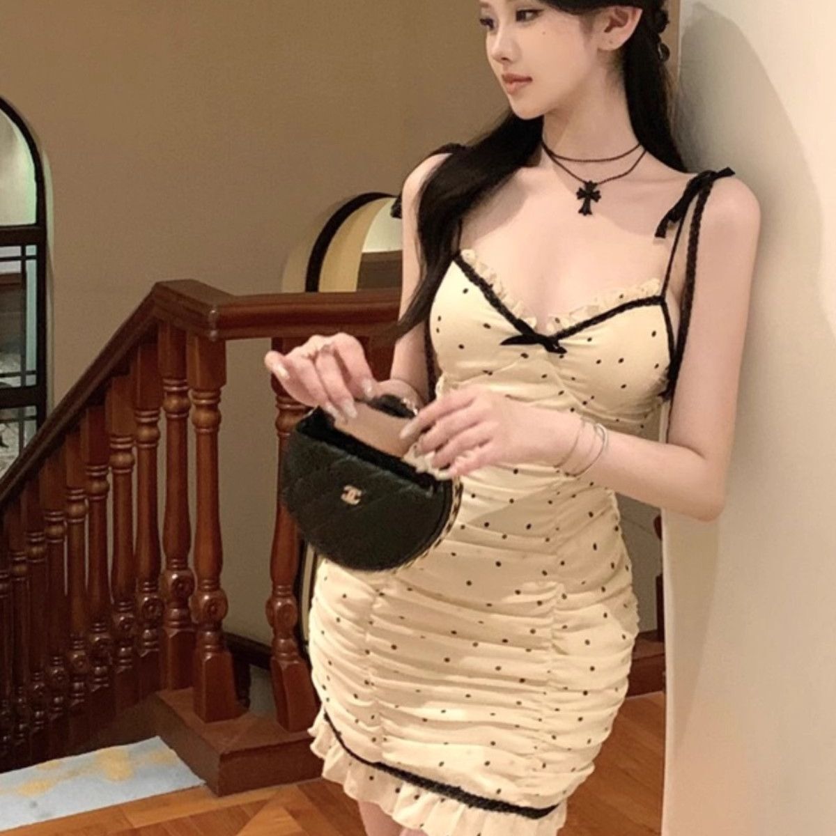 纯欲风紧身包臀吊带裙夏季新款抹胸性感波点拼色系带木耳边连衣裙