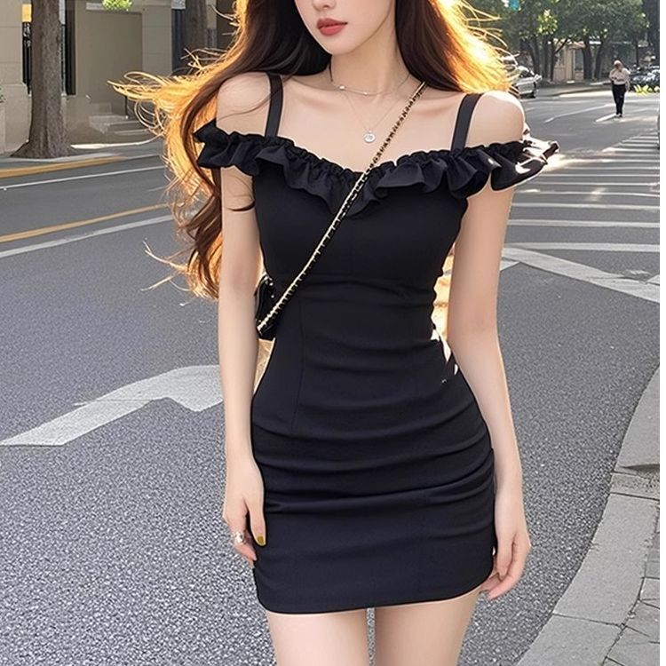 黑色一字肩吊带连衣裙夏季富家千金名媛洋气高冷御姐辣妹性感短裙