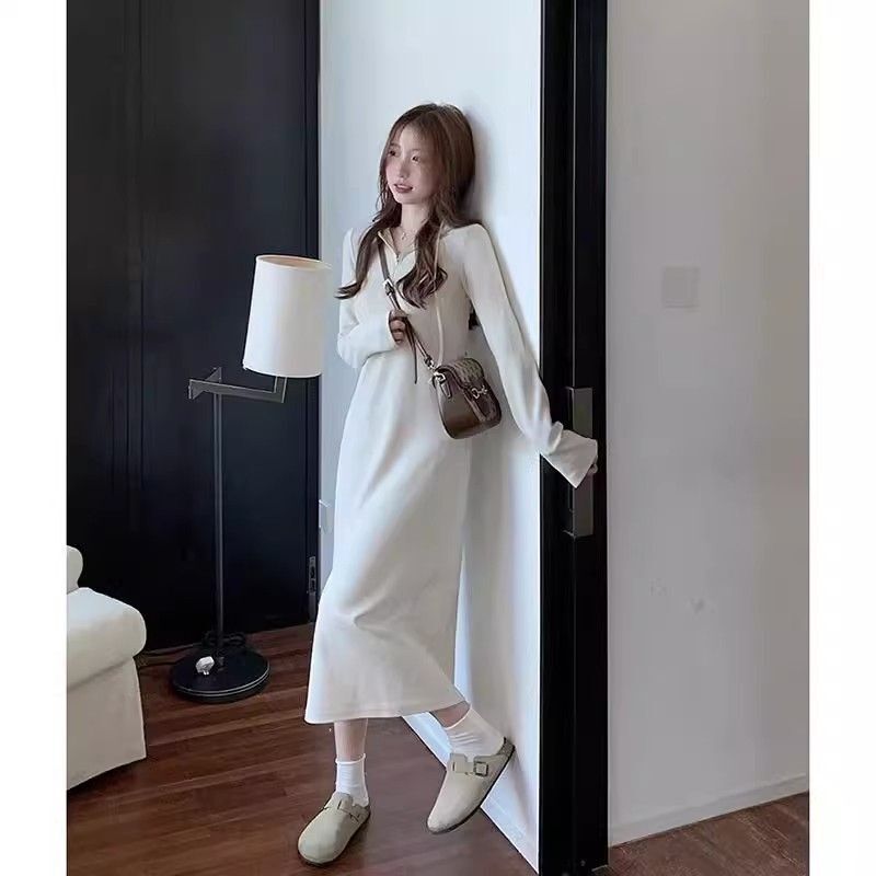 时尚小众气质月光白色连衣裙2025年春秋装新款连帽显瘦中长裙