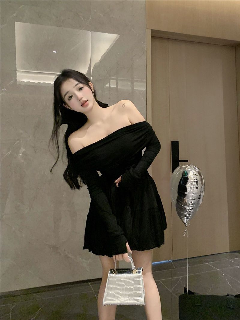纯欲法式一字肩小黑裙春季气质时尚露肩名媛收腰显瘦长袖连衣裙女
