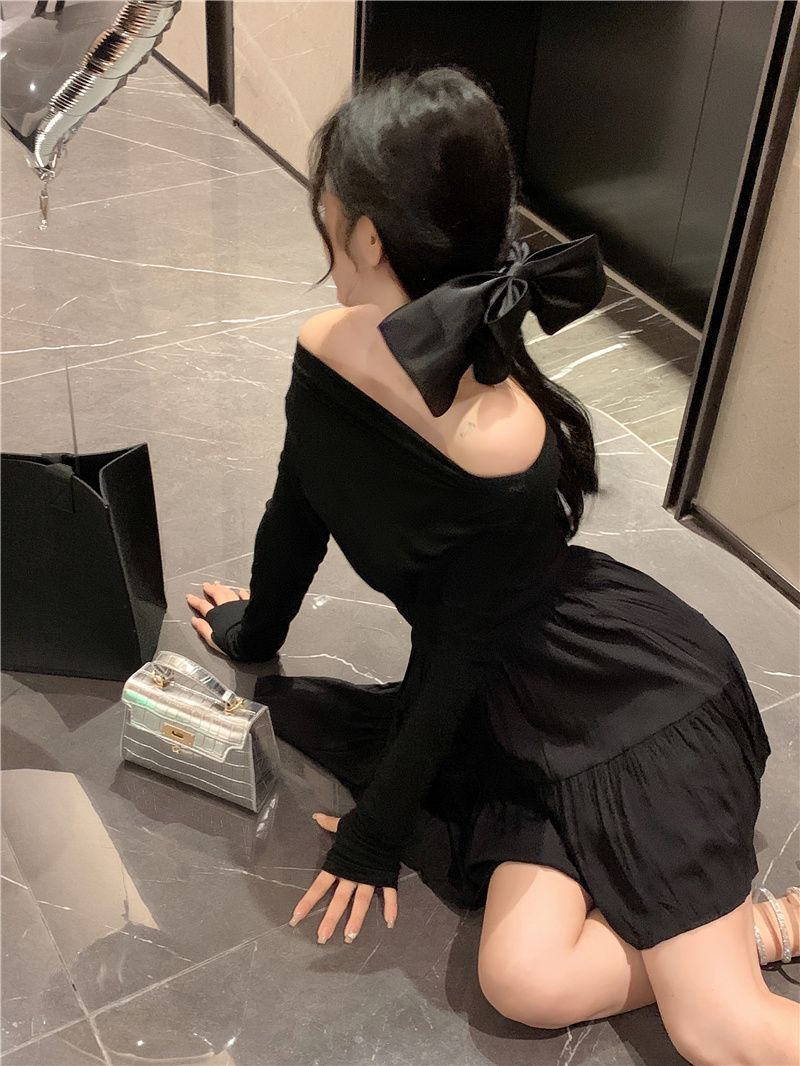 纯欲法式一字肩小黑裙春季气质时尚露肩名媛收腰显瘦长袖连衣裙女