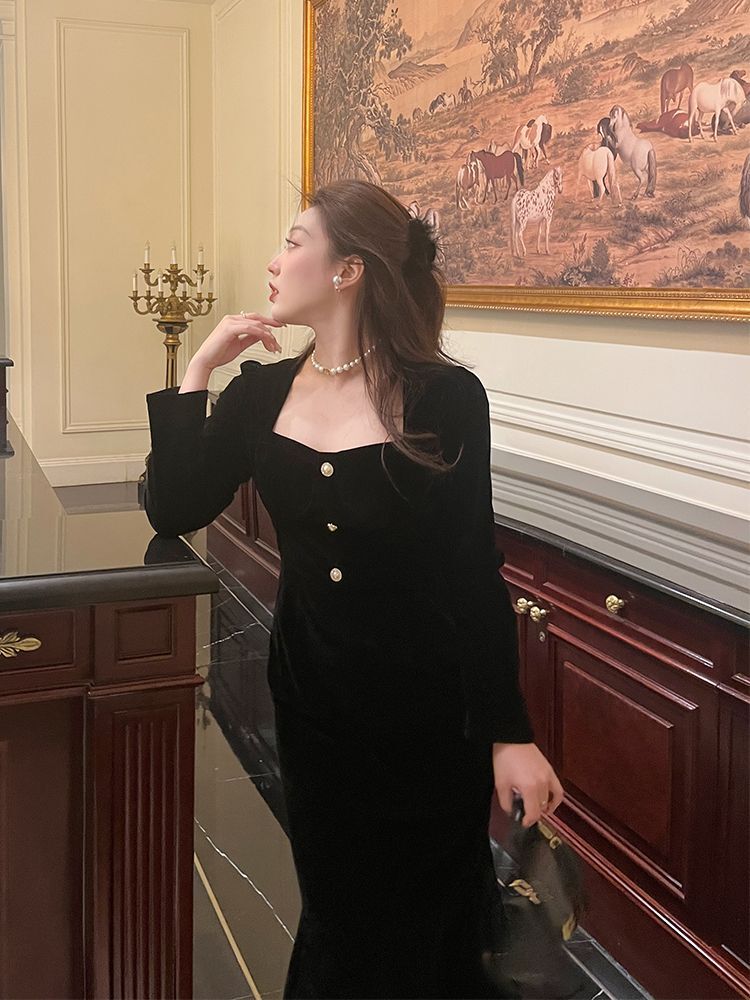 2025新款大码女装法式复古秋冬黑色包臀打底裙胖mm显瘦丝绒