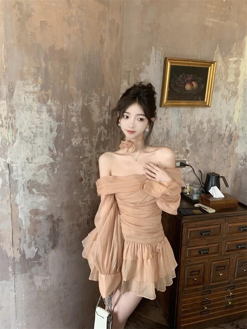 纯欲辣妹风抹胸连衣裙女夏褶皱微透高级感气质收腰显瘦长袖短裙