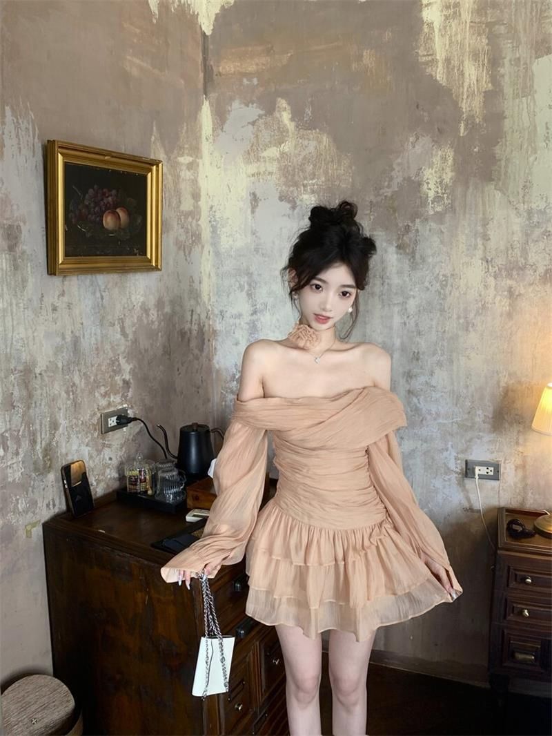 纯欲辣妹风抹胸连衣裙女夏褶皱微透高级感气质收腰显瘦长袖短裙