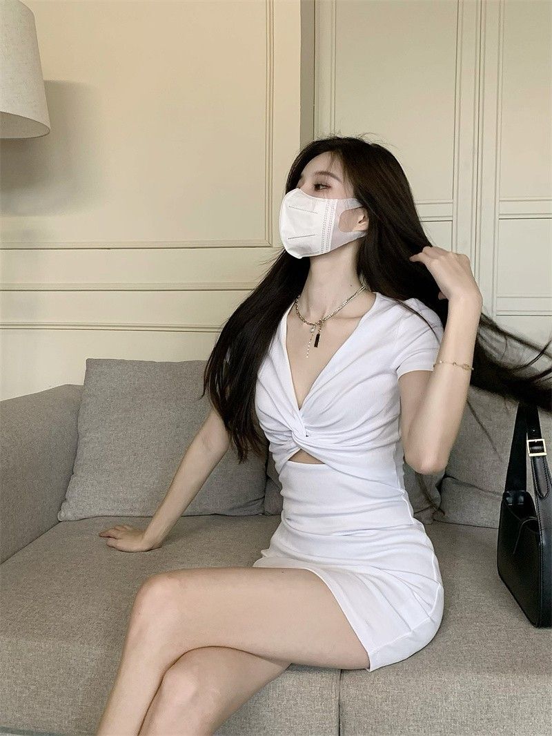 辣妹性感镂空v领短袖连衣裙女装夏季白色气质交叉收腰包臀短裙子