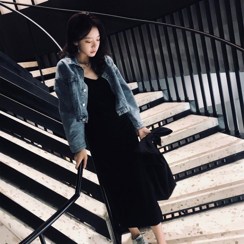 赫本黑色吊带连衣裙子女夏季2024新款高级感收腰显瘦气质春季