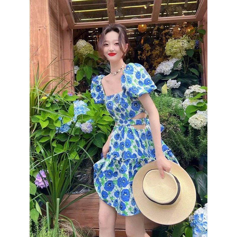 方领碎花连衣裙子女夏季2024新款小个子高级穿搭茶歇法式海边
