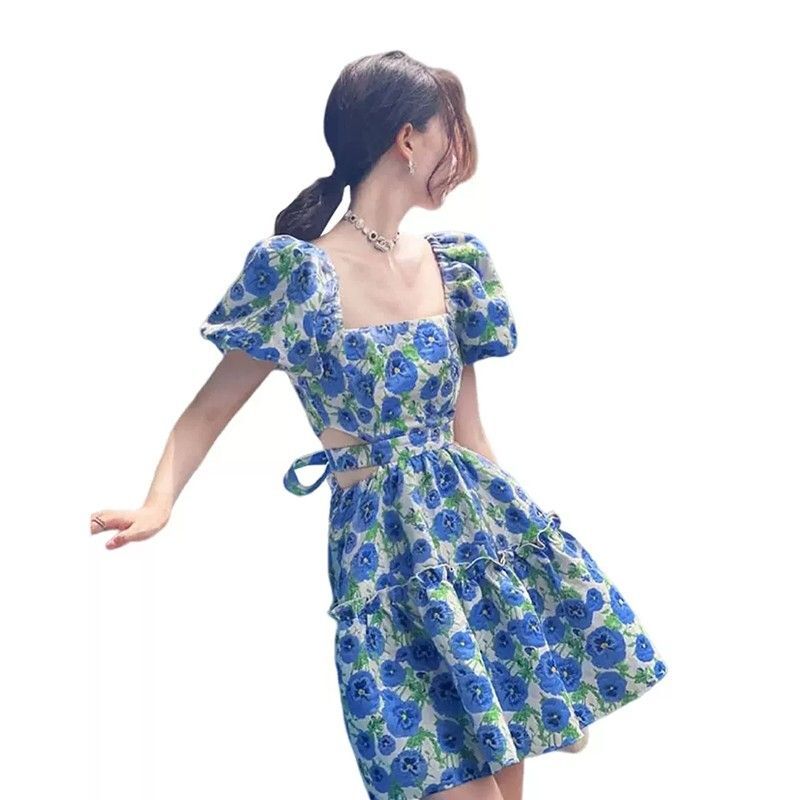 方领碎花连衣裙子女夏季2024新款小个子高级穿搭茶歇法式海边