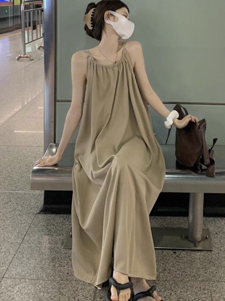挂脖式吊带连衣裙子女夏季2024新款梨型身材宽松显瘦气质法式