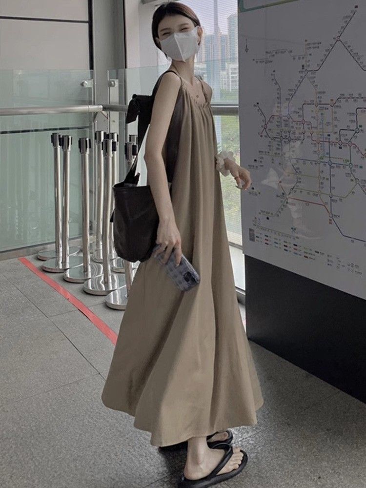 挂脖式吊带连衣裙子女夏季2024新款梨型身材宽松显瘦气质法式