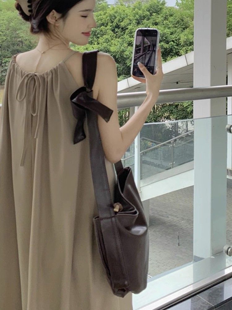 挂脖式吊带连衣裙子女夏季2024新款梨型身材宽松显瘦气质法式