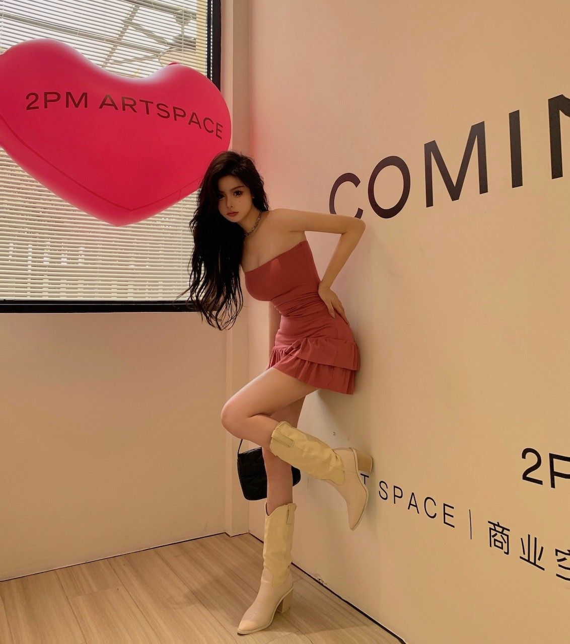 设计感小众性感抹胸连衣裙女夏季2025新款收腰显瘦辣妹风蛋糕