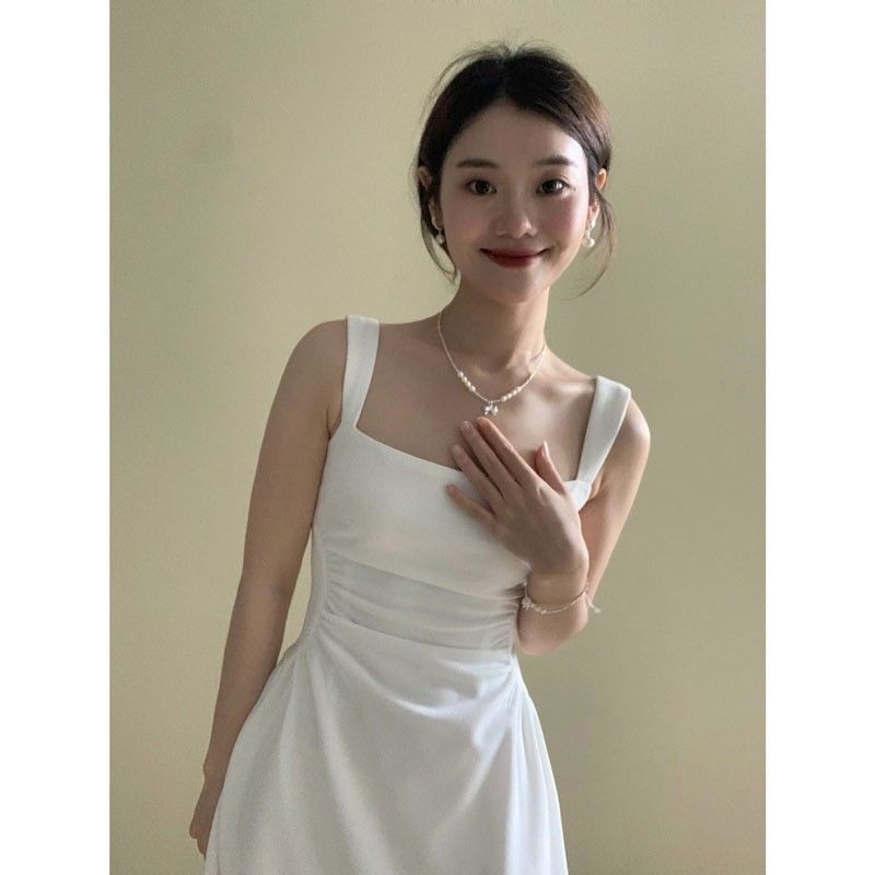 茶歇法式纯欲气质收腰修身显瘦方领白色吊带连衣裙女温柔风长裙子