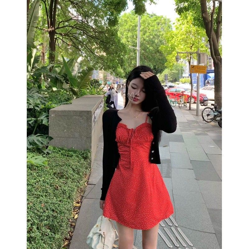 甜辣妹红色碎花吊带连衣裙女夏季2024新款纯欲风收腰显瘦A字