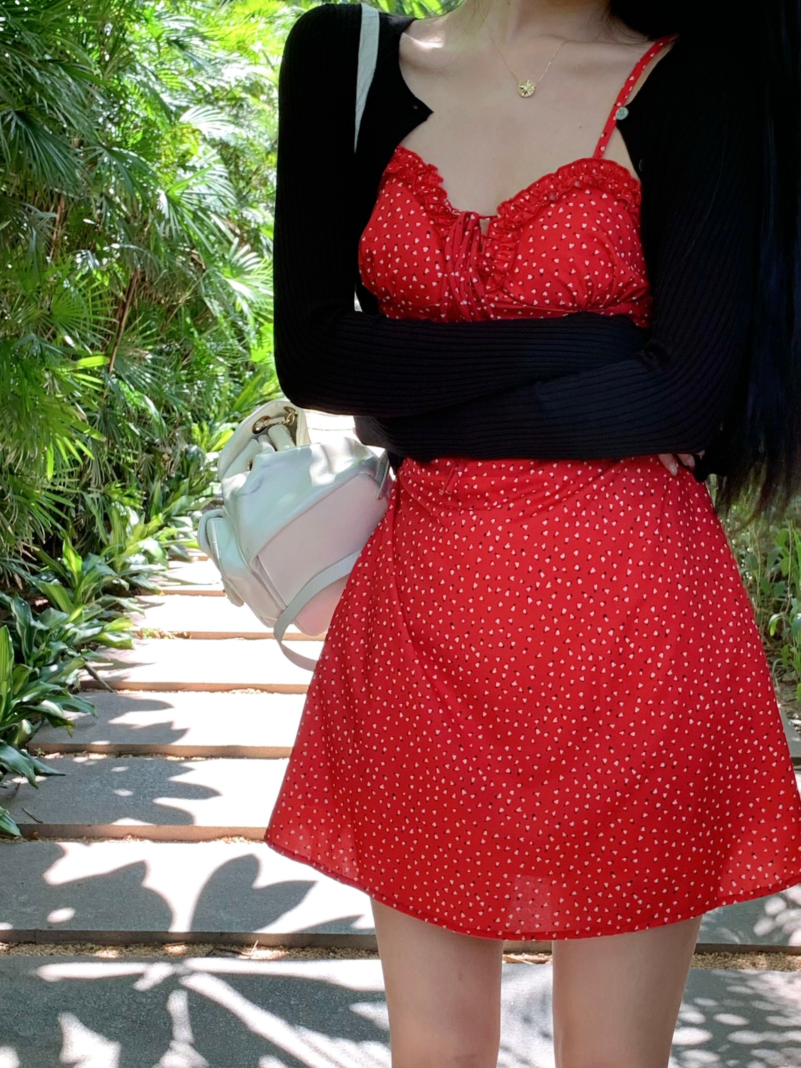 甜辣妹红色碎花吊带连衣裙女夏季2024新款纯欲风收腰显瘦A字