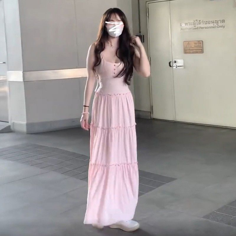 法式高级感粉色吊带连衣裙子女夏季小个子温柔甜美海边度假风长裙