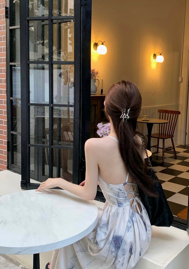 国风碎花挂脖吊带裙三亚海边度假连衣裙女收腰显瘦露背沙滩裙长裙