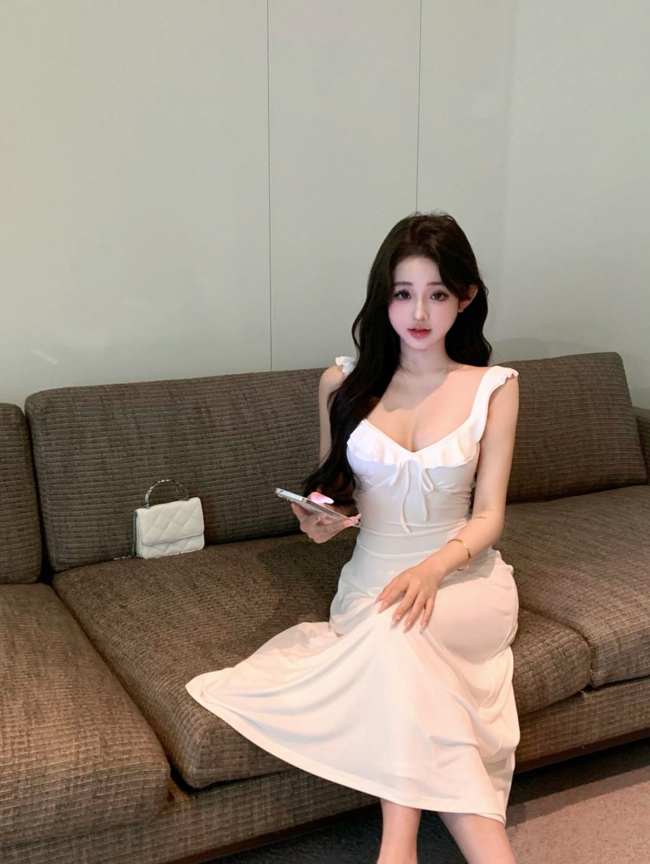 温柔风白色吊带露背连衣裙子女夏季2025新款海边度假气质绝美