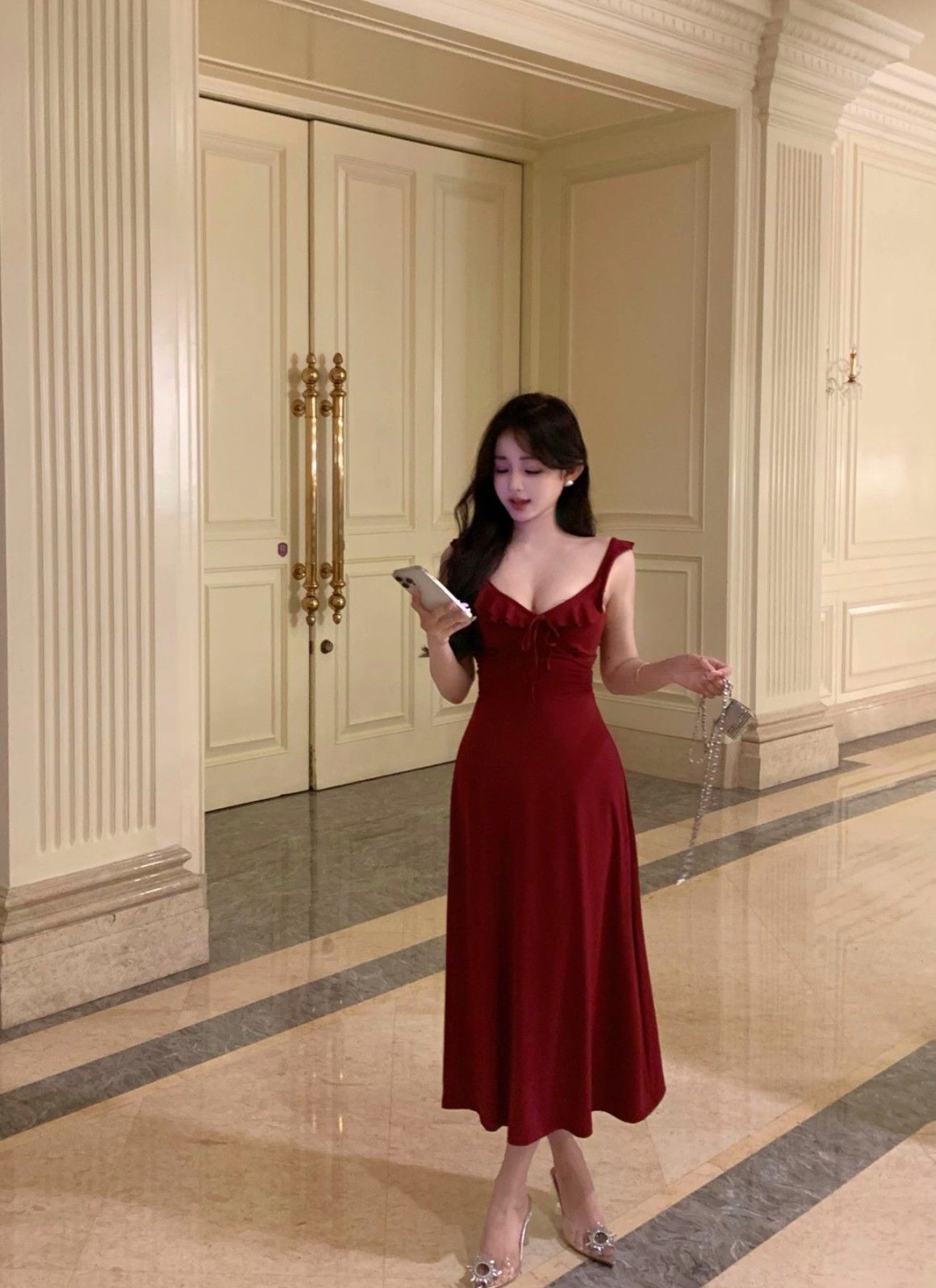 温柔风白色吊带露背连衣裙子女夏季2025新款海边度假气质绝美