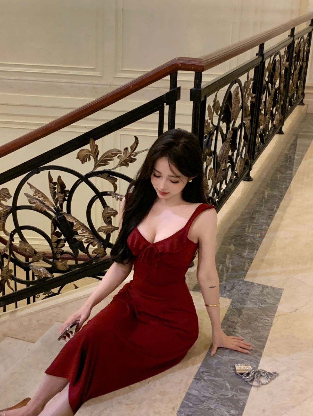 温柔风白色吊带露背连衣裙子女夏季2025新款海边度假气质绝美