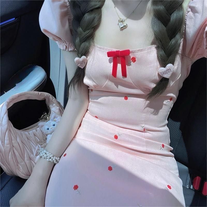 2024夏季新款小香风粉色方领短袖连衣裙女性感小个子法式甜辣